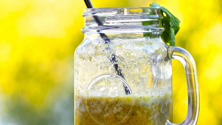 yaz-mevsiminde-beslenme-serinletici-smoothie-ve-icecek-tarifleri.jpg